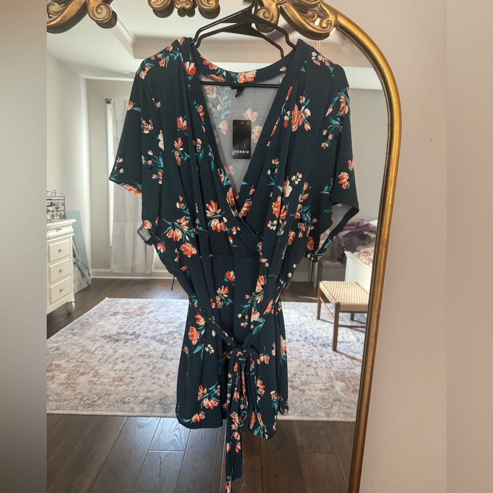 Beautiful Torrid floral top- Size 5X